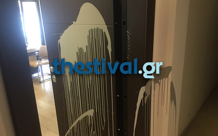 Θεσσαλονίκη: Επίθεση αναρχικών στο γραφείο του Στ. Καλαφάτη