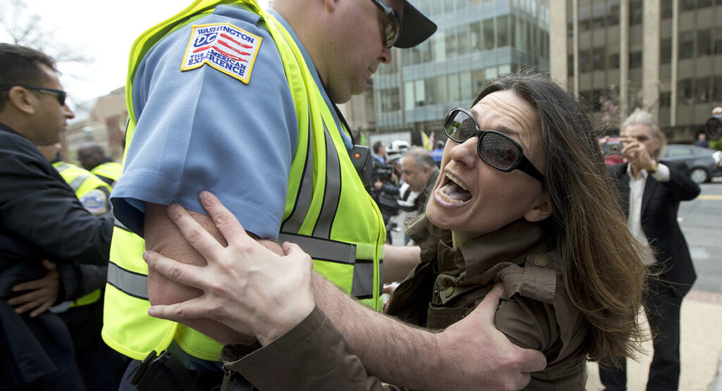 Ένταση μεταξύ Κούρδων διαδηλωτών και Τούρκων αστυνομικών στην Ουάσινγκτον