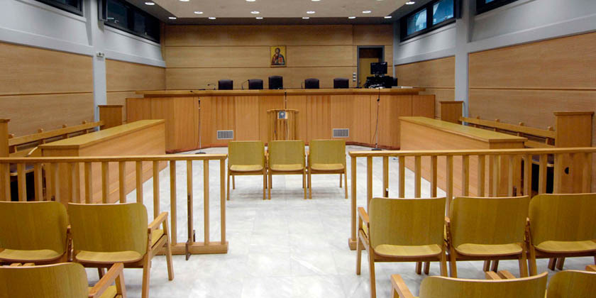 Διοικητικά Δικαστήρια: Δικηγόρος ξυλοκόπησε βάναυσα αστυνομικό (φωτό)