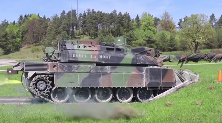 Γαλλικά άρματα μάχης Leclerc ανοίγουν πυρ σε άσκηση του ΝΑΤΟ! (βίντεο)