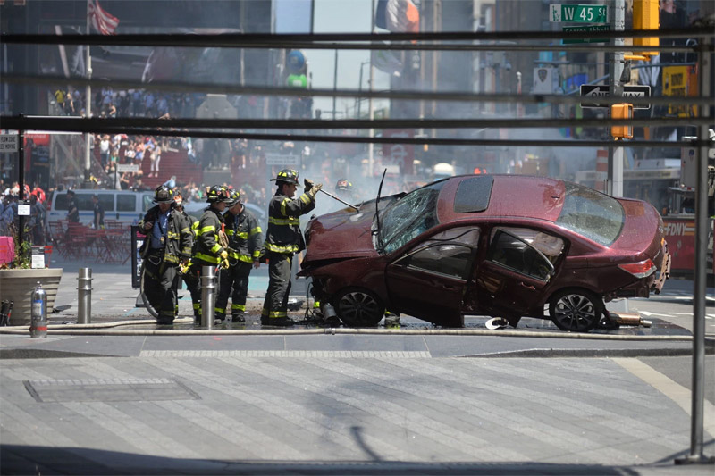 Ν. Υόρκη: Το τρομακτικό ντοκουμέντο του φονικού αμαξιού (φωτό, βίντεο)