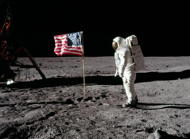 Σεληνιακή σκόνη από την αποστολή «Apollo 11» δημοπρατείται (φωτό)
