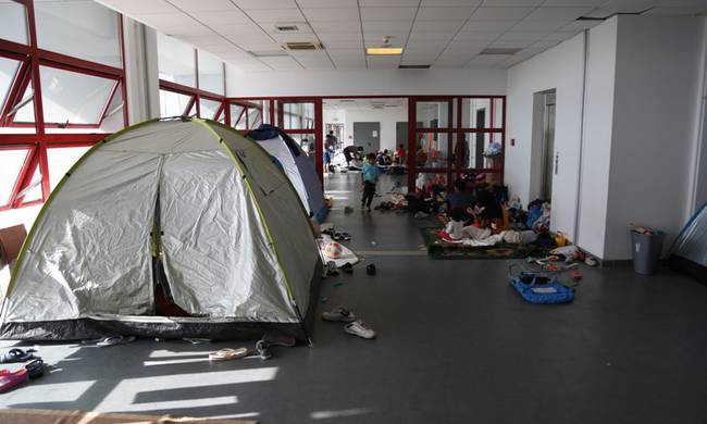 Διεθνής Αμνηστία: Ζήτησε να απομακρυνθούν οι μετανάστες από το Ελληνικό