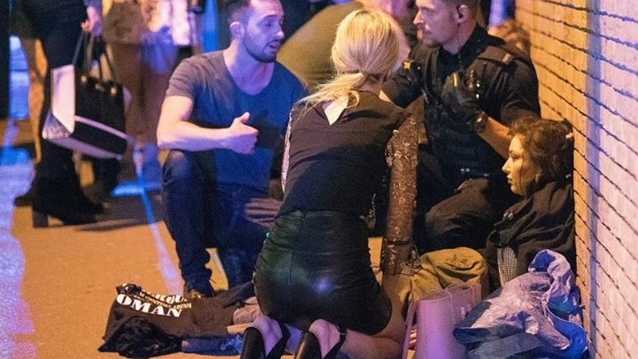 Το μακελειό στο Μάντσεστερ μέσα από τα πρωτοσέλιδα του βρετανικού Τύπου (φωτό)