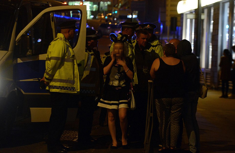 Επίθεση Μάντσεστερ: «Οι άνθρωποι που παραλάβαμε είχαν τραύματα πολεμικού πεδίου» λέει Έλληνας γιατρός (βίντεο)