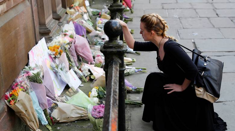 Μάντσεστερ: Συνελήφθη μία γυναίκα η οποία φέρεται να σχετίζεται με την πολύνεκρη επίθεση