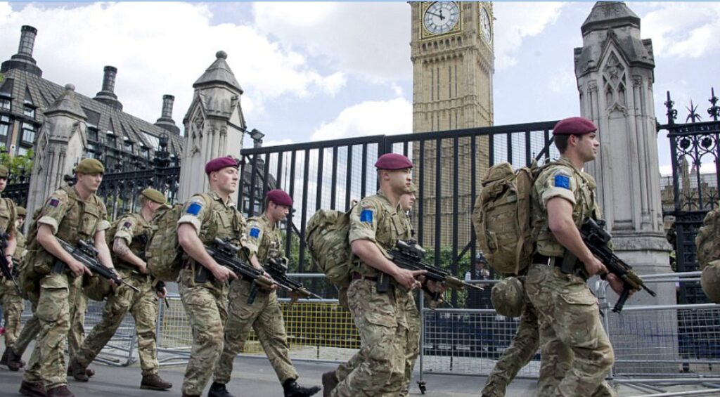 Σε κλοιό τρόμου το Λονδίνο: Πάνω από 1000 στρατιώτες στους δρόμους