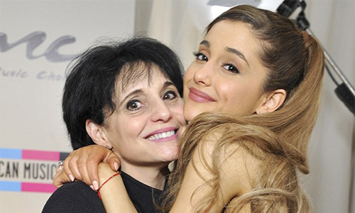 Επίθεση στο Μάντσεστερ: Πως προστάτεψε θαυμάστριες της κόρης της η μαμά της Αριάνα Γκράντε;