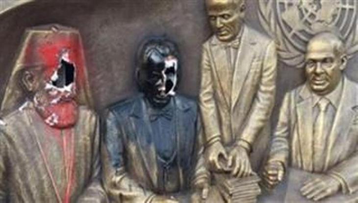 Κωνσταντινούπολη: Άγνωστοι βανδάλισαν τη μορφή του Αρχιεπισκόπου Μακάριου