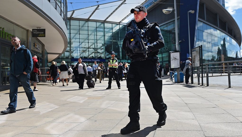 Χώρα σε πολιορκία θυμίζει η Βρετανία: Ο στρατός έχει καταλάβει τα κεντρικά κτίρια και σημεία των μεγάλων πόλεων