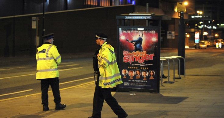 Επίθεση Μάντσεστερ: Δύο έρευνες σε ύποπτα σπίτια