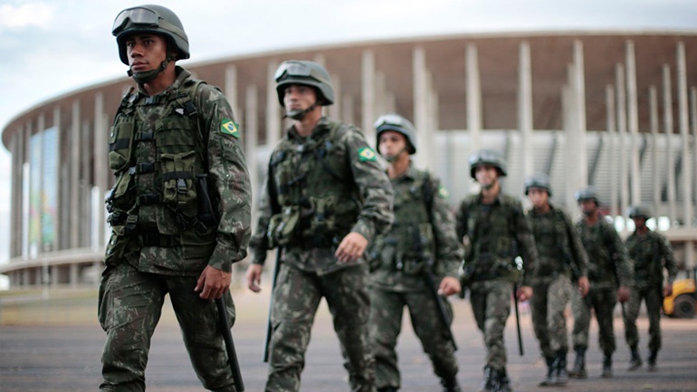 Βραζιλία: Χάος – Ο στρατός στους δρόμους