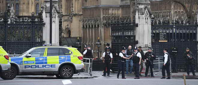 Μάντσεστερ: 45χρονη γλύτωσε τον θάνατο επειδή είχε iphone! (φώτο)