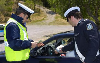 Αυτά είναι τα δικαιώματα των οδηγών σε αστυνομικό έλεγχο – Διαβάστε τα πριν σας σταματήσουν