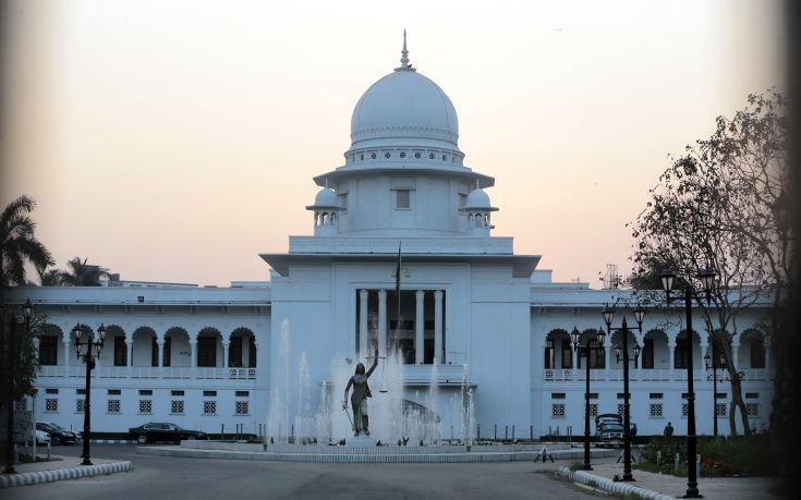 Μπαγκλαντές: Απομάκρυνση αγάλματος της Θέμιδας, έπειτα από αντιδράσεις ισλαμιστών για ειδωλολατρία (φωτό)