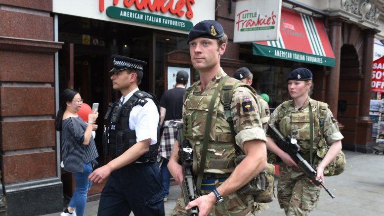 Βρετανία: Απομάκρυνση των στρατιωτών από τους δρόμους τα μεσάνυχτα της Δευτέρας