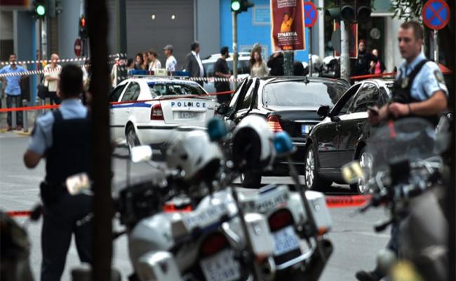 Επίθεση στον Λ. Παπαδήμο: Με διεύθυνση από το Κολωνάκι και εικονικό αποστολέα ο φάκελος – βόμβα