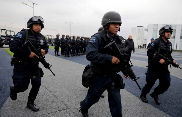 Βαρόνοι ναρκωτικών εκτέλεσαν δημοσιογράφο στο Μεξικό – Μεγάλη διαδήλωση πολιτών (φωτό, βίντεο)