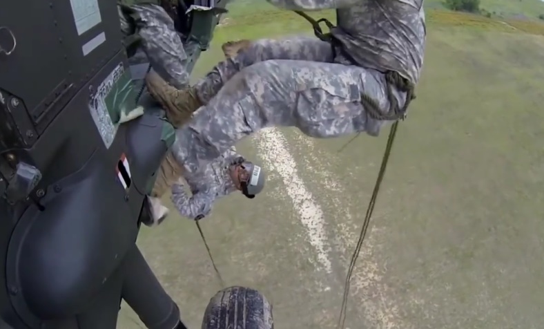 Όταν τα πράγματα πηγαίνουν στραβά σε στρατιωτική εκπαίδευση (βίντεο)