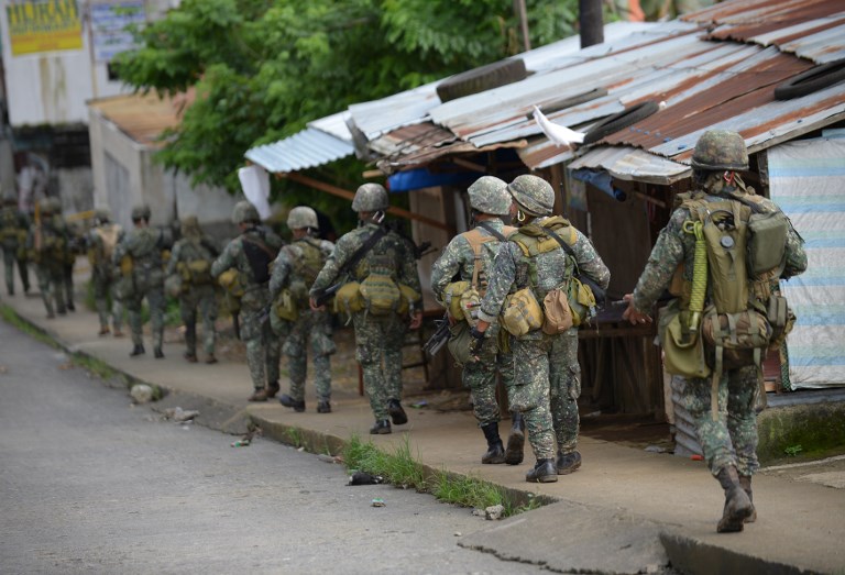 Σφοδρές μάχες μεταξύ του κυβερνητικού στρατού των Φιλιππίνων και του ISIS- 19 πολίτες νεκροί (φωτό)