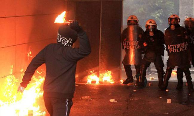 Η ΕΛΑΣ φτιάχνει ειδική ομάδα προσαγωγών και συλλήψεων για τα Εξάρχεια