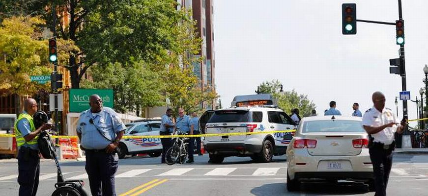 Σκηνές βγαλμένες από ταινία: Πυροβολισμοί σε αντιπροσωπεία αυτοκινήτων- Τρεις οι νεκροί (βίντεο)