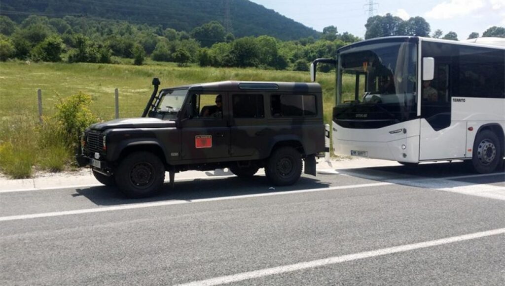 Mε «όπισθεν» το κομβόι του ΝΑΤΟ μετά το μπλόκο του ΚΚΕ στα διόδια Πολυμύλου