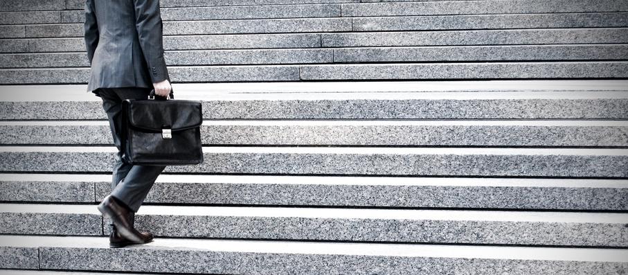 «Καταπέλτης» η Ένωση Ποινικολόγων για τη διάταξη περί κατάργησης του δικηγορικού απορρήτου