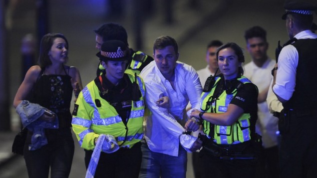 Αντιτρομοκρατική Βρετανίας: «Πρόοδος στην ταυτοποίηση» των δραστών της διπλής επίθεσης στο Λονδίνο