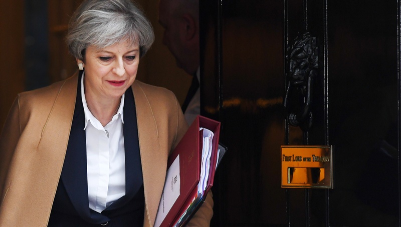 Βρετανία: Την κανονική διεξαγωγή των εκλογών στις 8 Ιουνίου ανακοίνωσε η Τ. Μέι (φωτό)