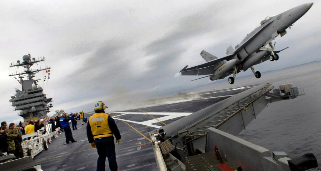 Επιθέσεις εξαπέλυσε το αμερικανικό αεροπλανοφόρο USS «George H.W. Bush»  στην Συρία