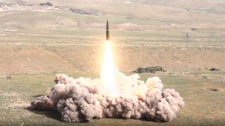 Ο ρωσικός στρατός σε μια εντυπωσιακή επίδειξη ισχύος! (βίντεο)