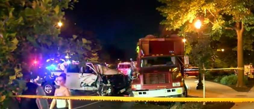 Eπίθεση δύο ανδρών με φορτηγό κατά αστυνομικών στην Ουάσιγκτον (βίντεο)