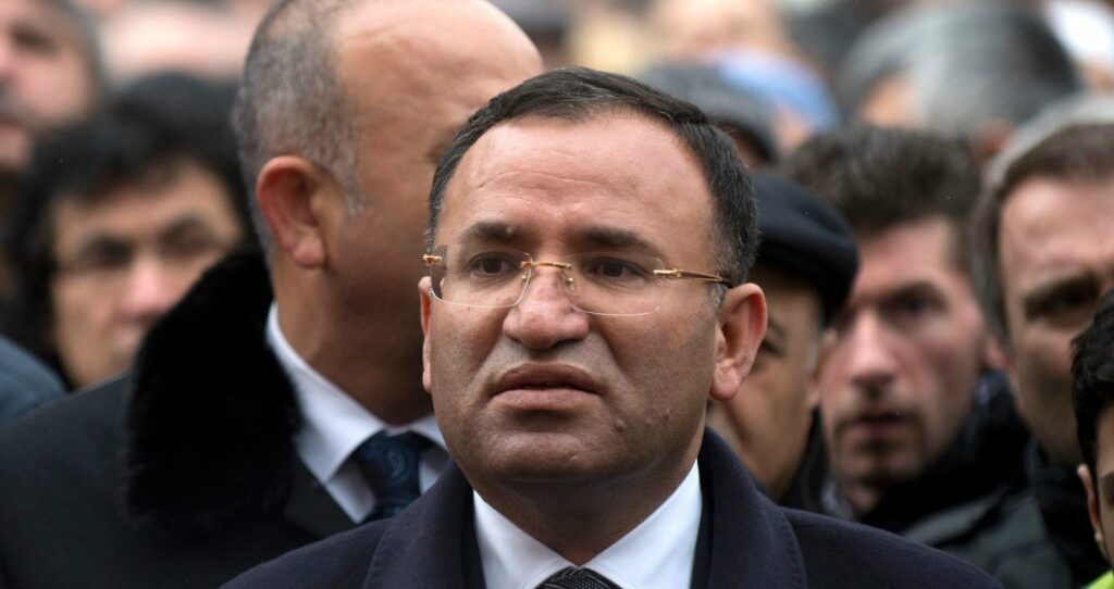 Τουρκία: Συνελήφθη γελοιογράφος επειδή προσέβαλε σε επιστολή τον Υπουργό Δικαιοσύνης (φωτό)