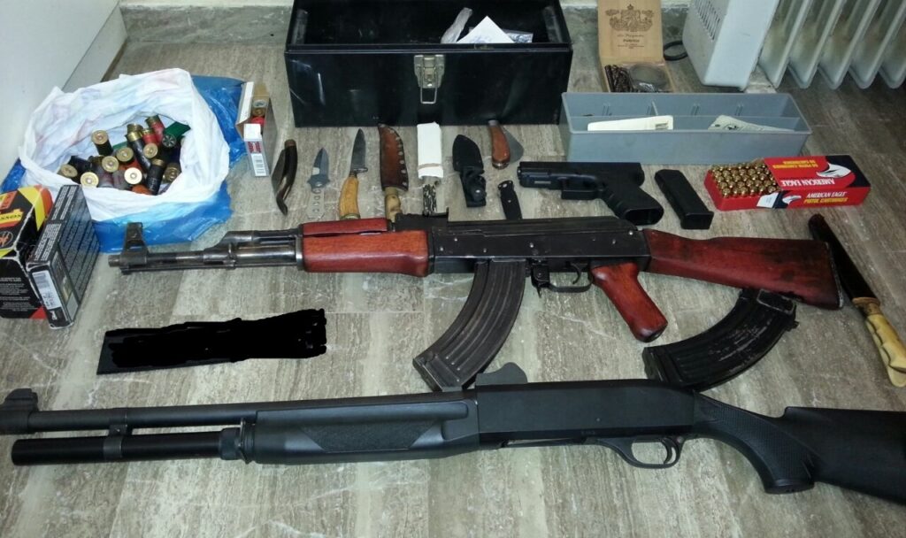 «Στρατός ενόπλων με 2.000 όπλα θα υπερασπιστεί το άβατο των Ρομά!» – Τί λέει η ΕΛ.ΑΣ.