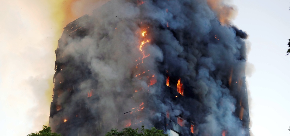 Ούτε ένας ζωντανός στους τρεις τελευταίους ορόφους του «Πύργου της κολάσεως»! (σκληρά βίντεο)