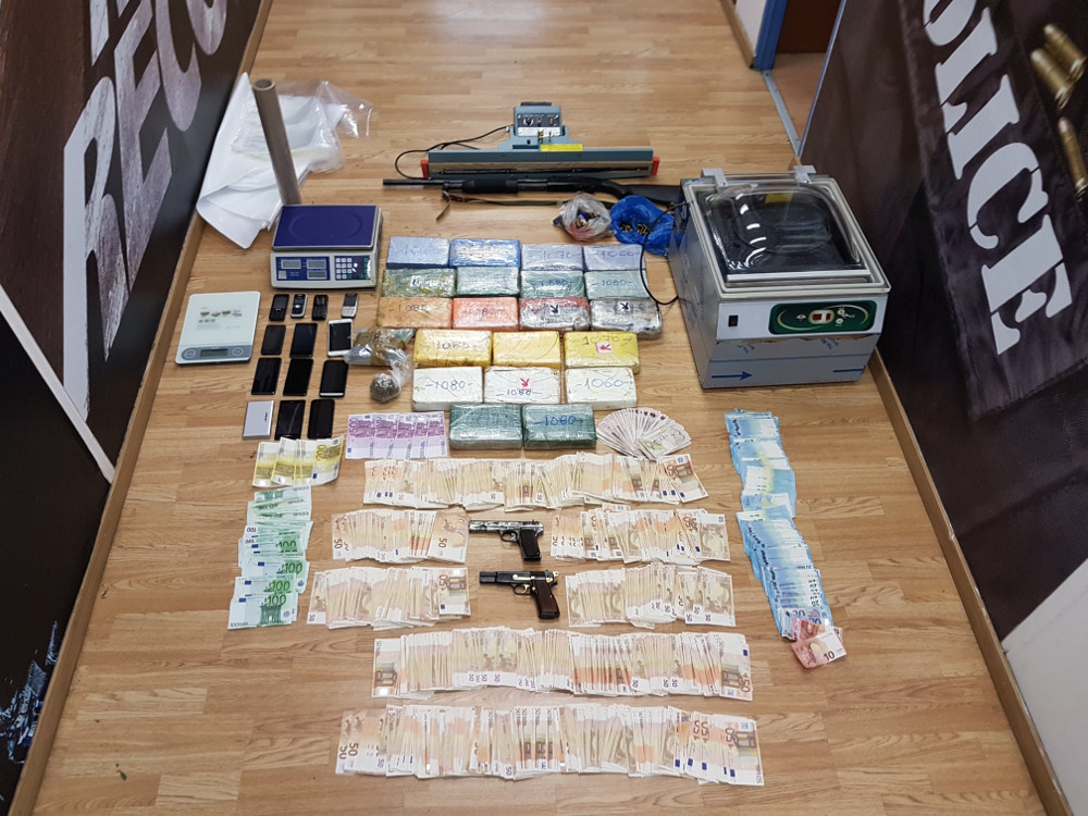 Τρίκαλα: Γνωστός επιχειρηματίας συνελήφθη με 10 κιλά κοκαΐνης (φωτό)