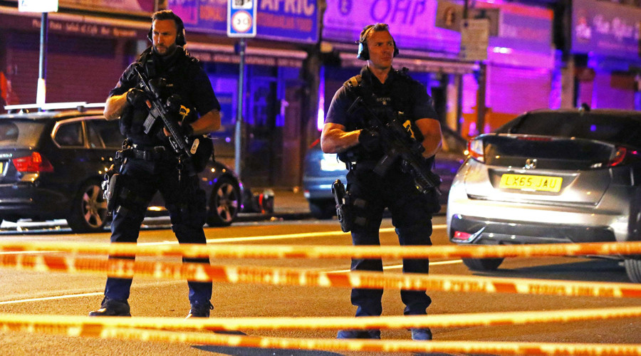 Επίθεση αντιποίνων από χριστιανό στο Λονδίνο: Φορτηγάκι κτύπησε ισλαμιστές – 1 νεκρός (φωτό, βίντεο)