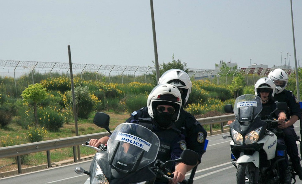 «Κινηματογραφικές σκηνές» στην Αττική οδό από καταδίωξη – Άνδρας της ΔΙΑΣ τραυματίστηκε