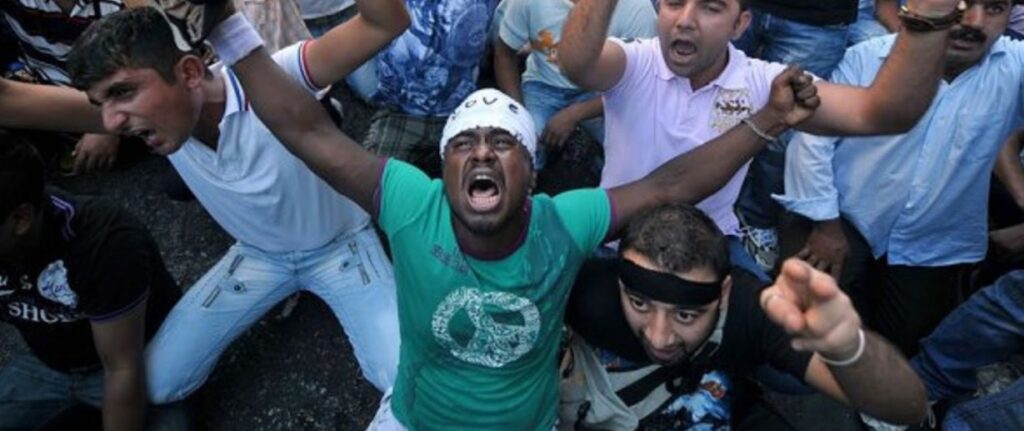 «Διαπολιτισμικές ανταλλαγές» στην Λέσβο: Αλγερινός καταγγέλλει το βιασμό του από δύο Αφρικανούς