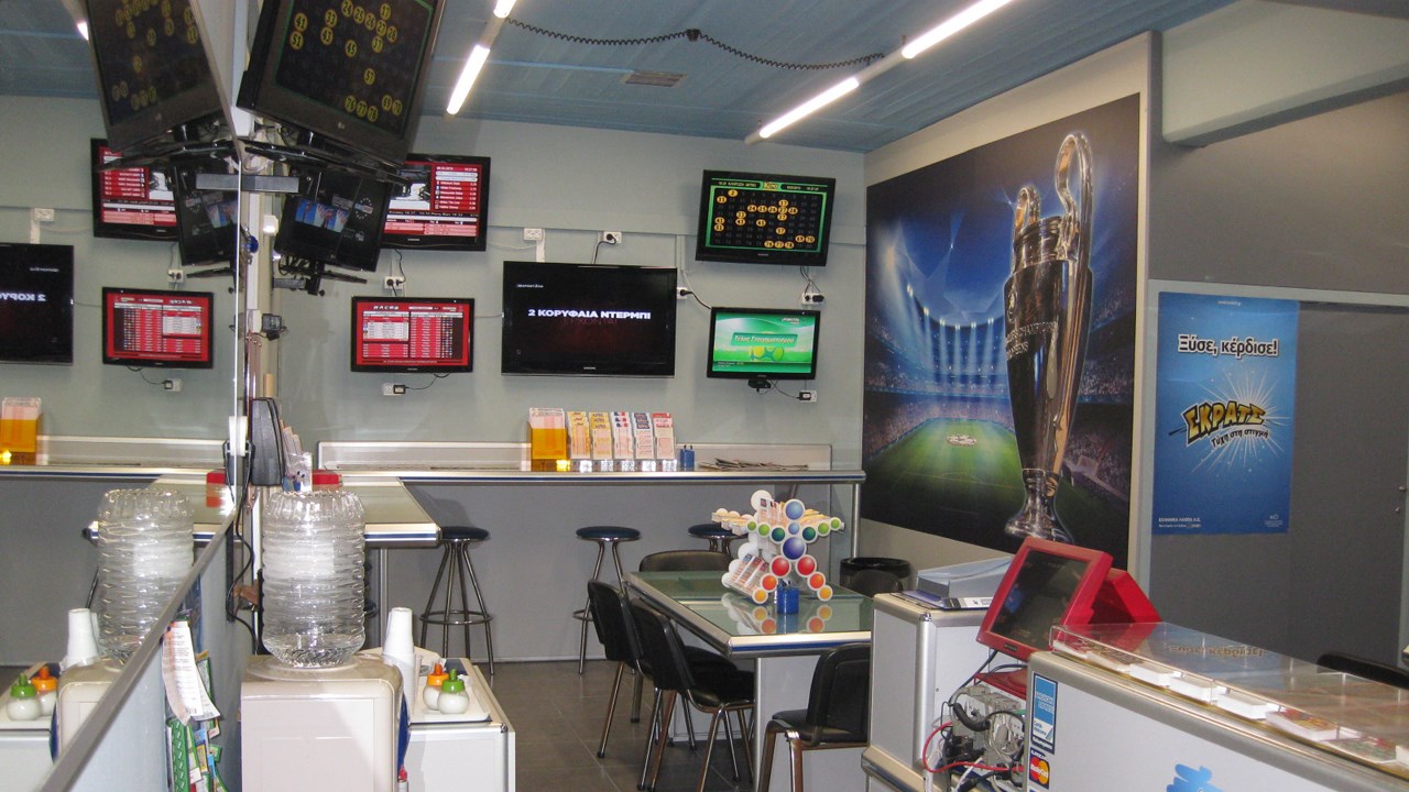 Πάτρα: Ληστές με μαχαίρια έκλεψαν πρακτορείο ΟΠΑΠ (φωτό, βίντεο)