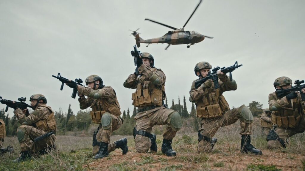 Βίντεο καταγράφει την επίδειξη τούρκικων δυνάμεων στη στεριά και τη θάλασσα