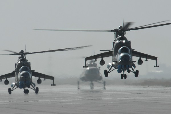 Mil Mi-35 και Mi-28 της ρωσικής Αεροπορίας βομβαρδίζουν στόχους της ISIS