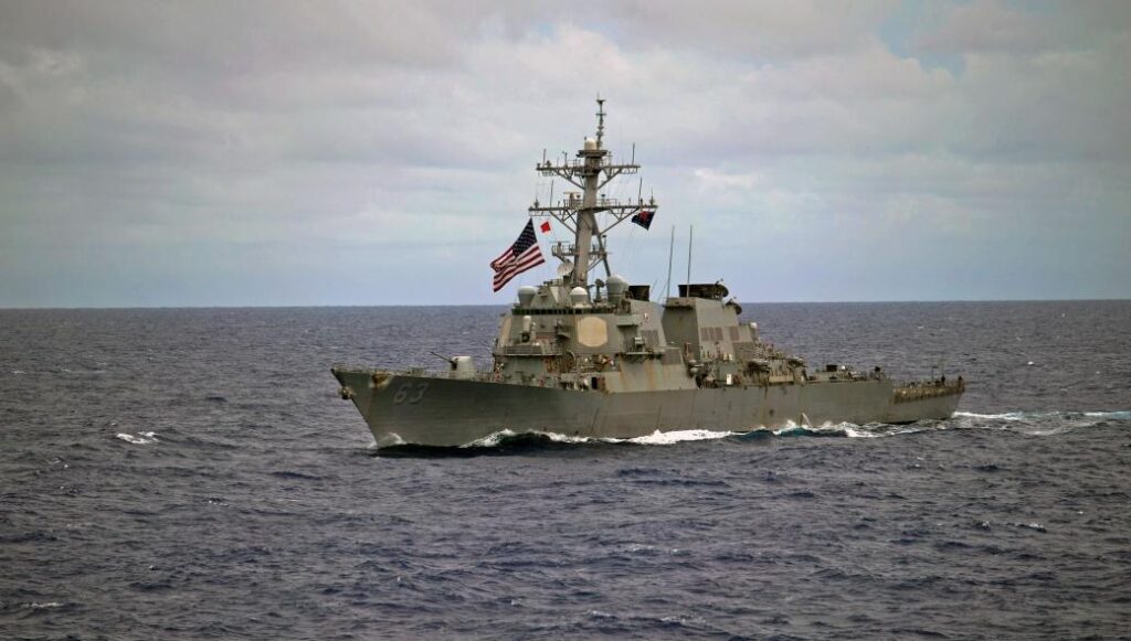 Σινική Θάλασσα: Αμερικανικό πολεμικό πλοίο «παίζει με τη φωτιά» κοντά σε Κινεζικό νησί (φωτό)