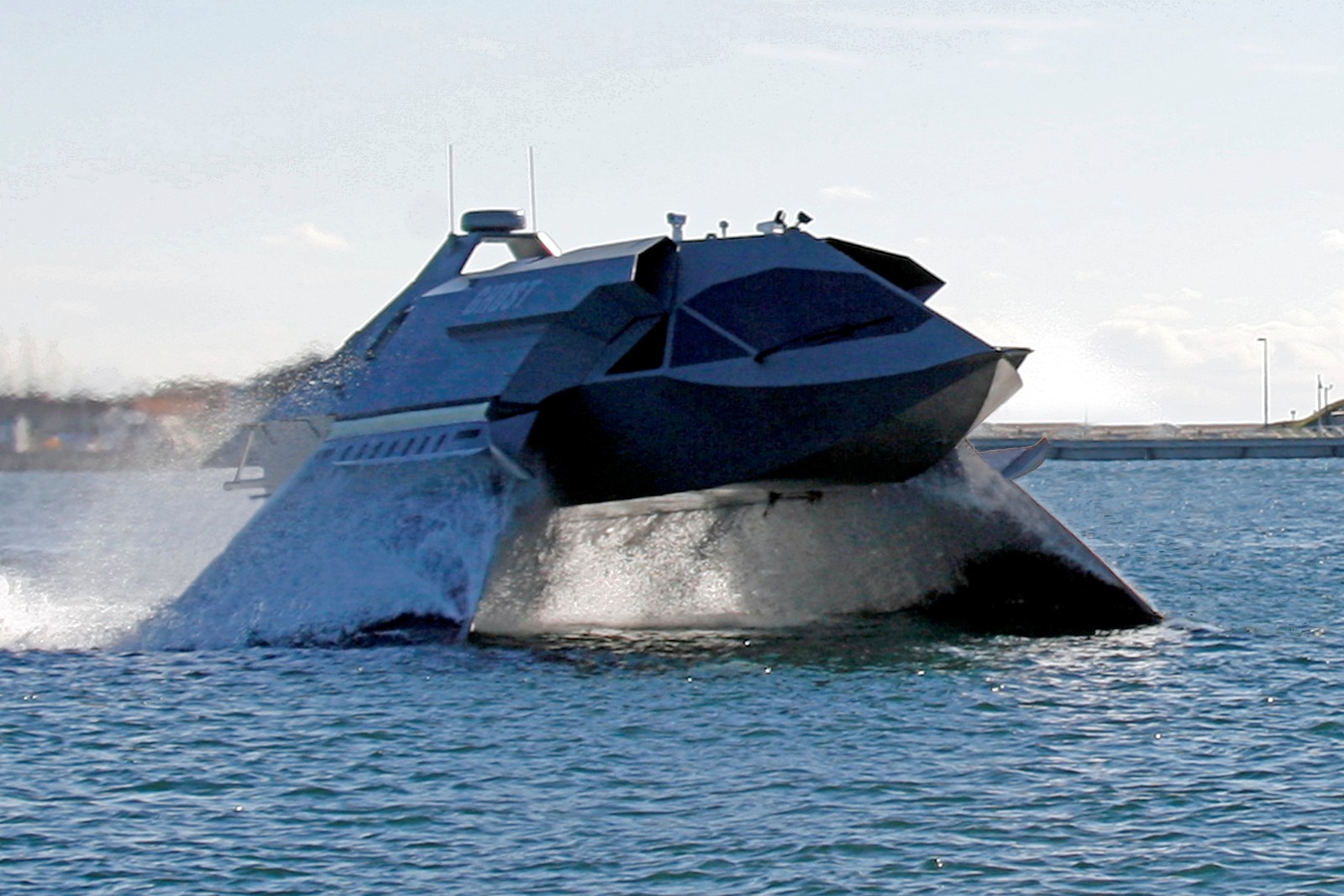 Βίντεο: Το νέο πειραματικό stealth σκάφος του αμερικανικού Ναυτικού