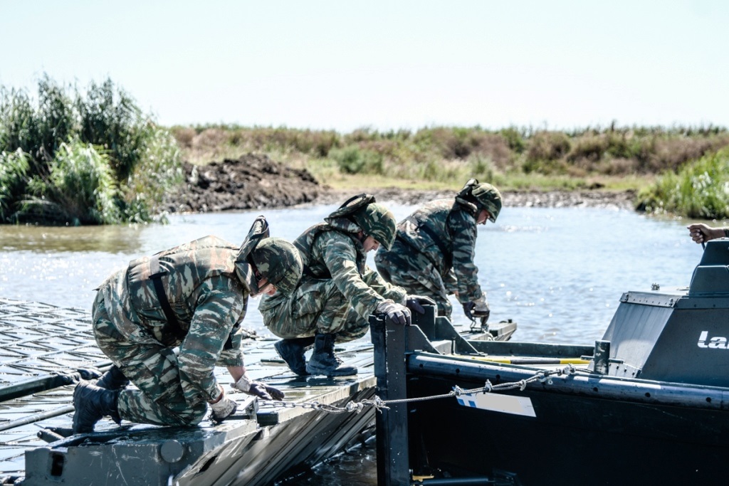 ΓΕΣ: Επιχειρησιακή εκπαίδευση στα Πλωτά Μέσα του Δ’ ΣΣ με την ΧΙΙ Μ/Κ ΜΠ «ΕΒΡΟΣ» (φωτό)
