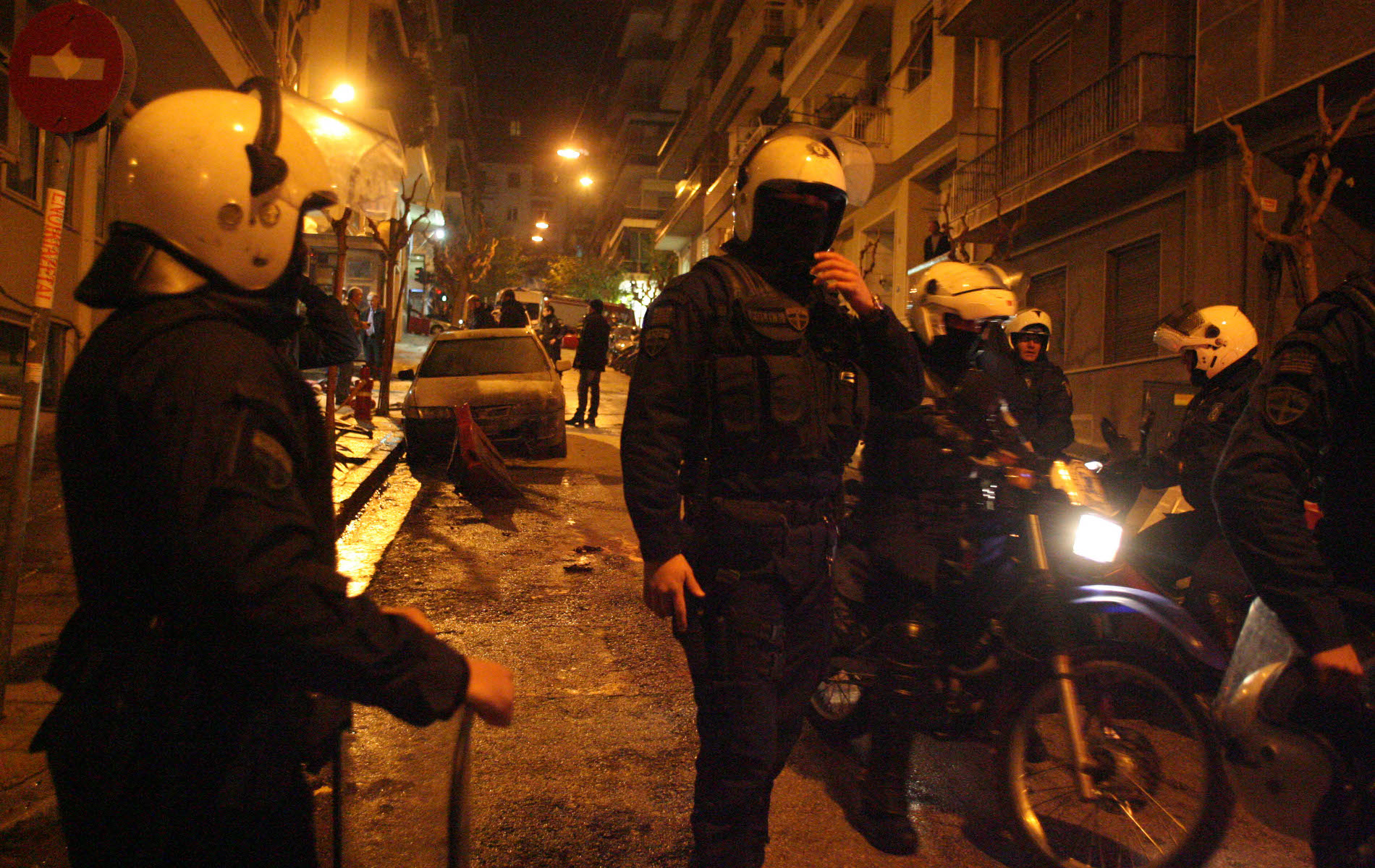 Εξάρχεια: Νέες επιθέσεις με μολότοφ και πέτρες εναντίον αστυνομικών