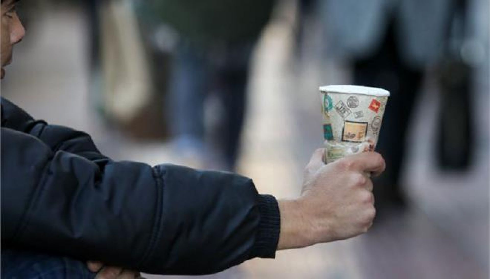 Ερμούπολη: Ανήλικος ζητιάνευε υπό την εγκληματική εποπτεία του… παππού του