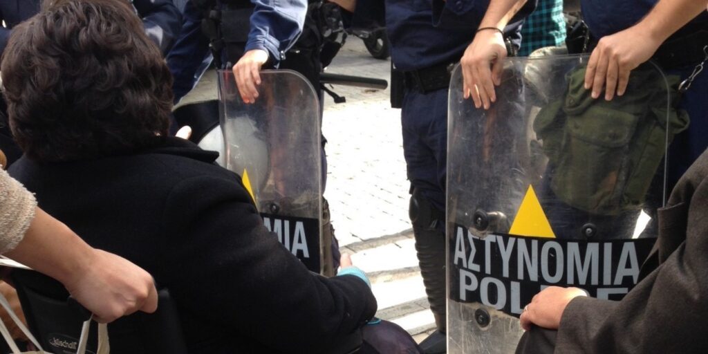 Επεισόδια και εισβολή ατόμων με αναπηρία εντός του Υπουργείου Υγείας (φωτό, βίντεο)