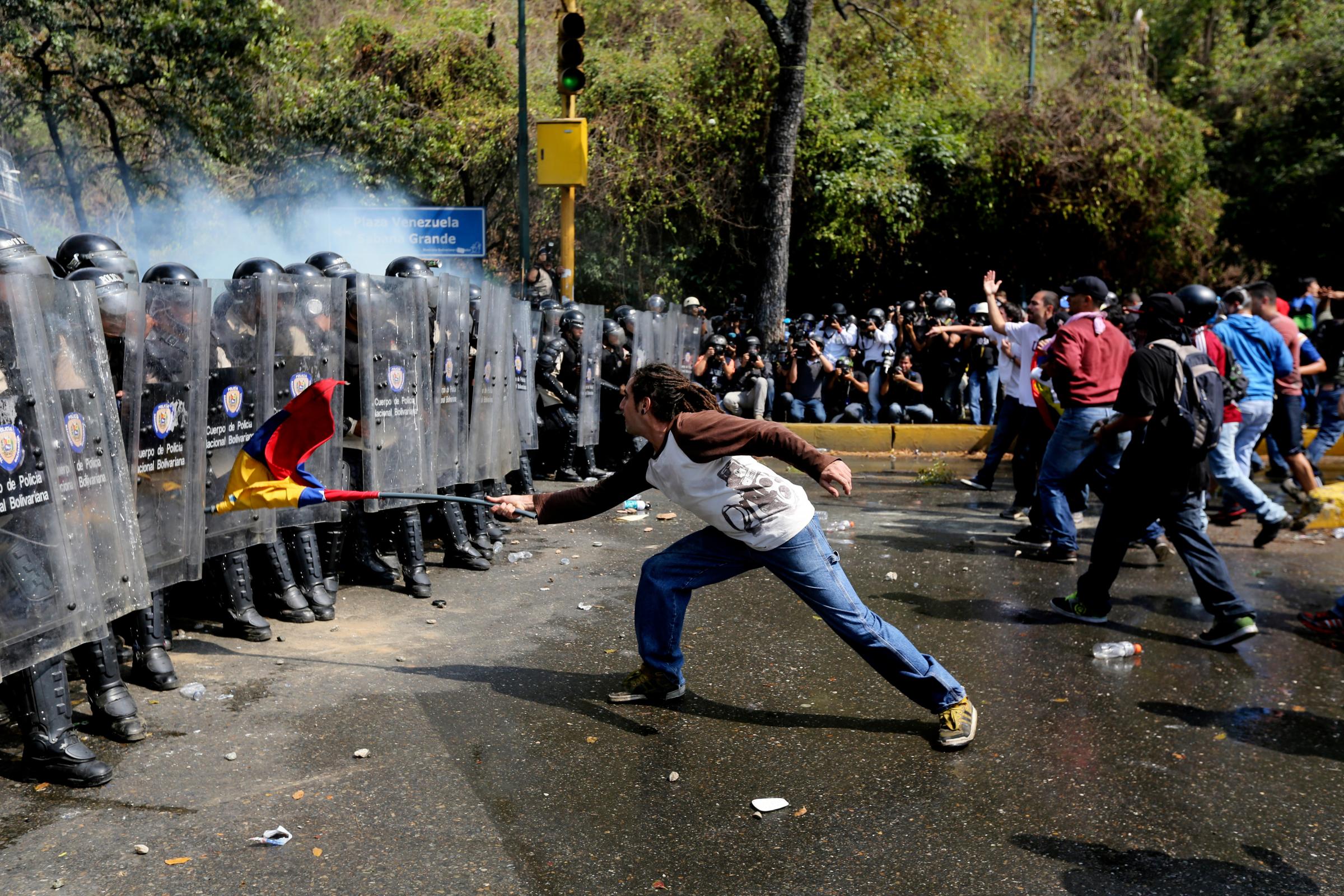Επεισόδια στη Βενεζουέλα: Ένας 16χρονος άφησε την τελευταία του πνοή στο δρόμο